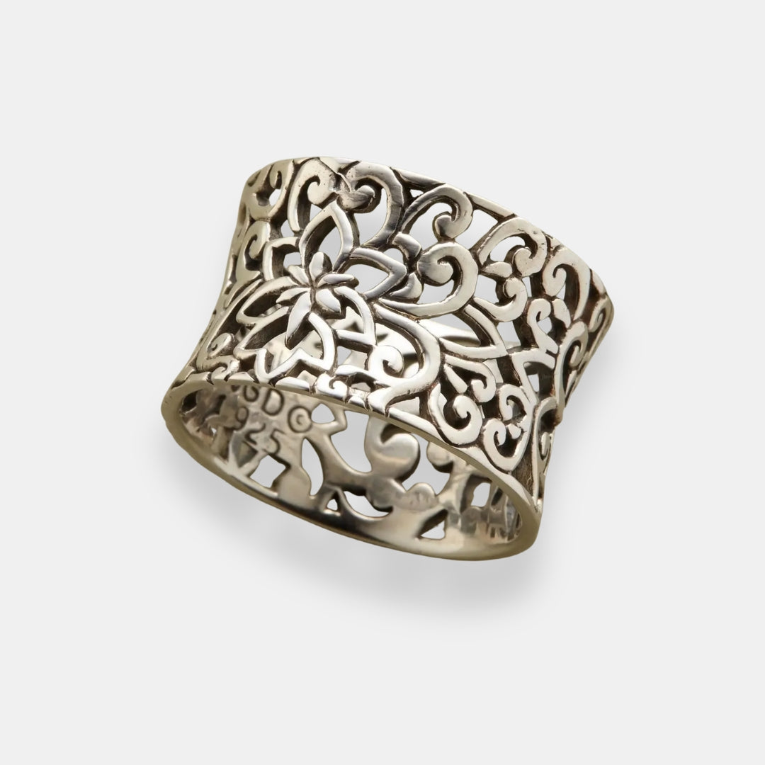 Adalsinde | Bague large ajourée à motif floral