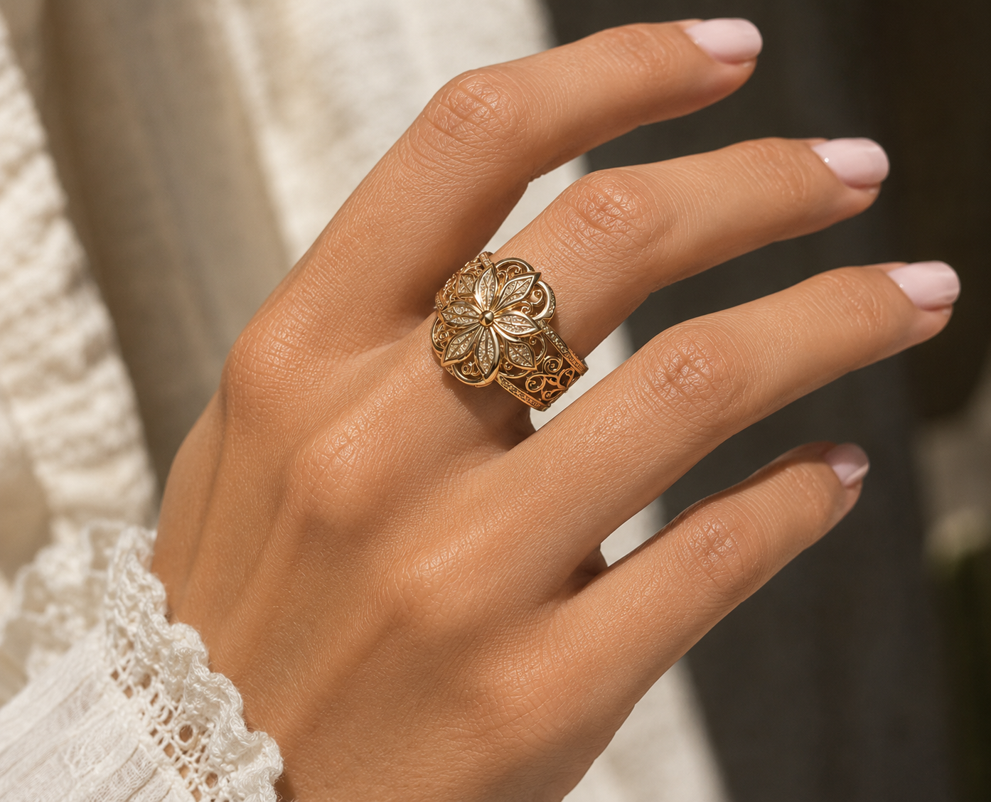 ANILLO DORADO FLOR DE ÁMBAR.