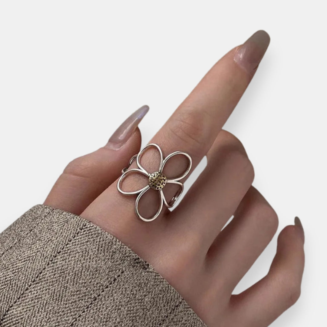 Hildegarde | Two-Tone Flower Ring