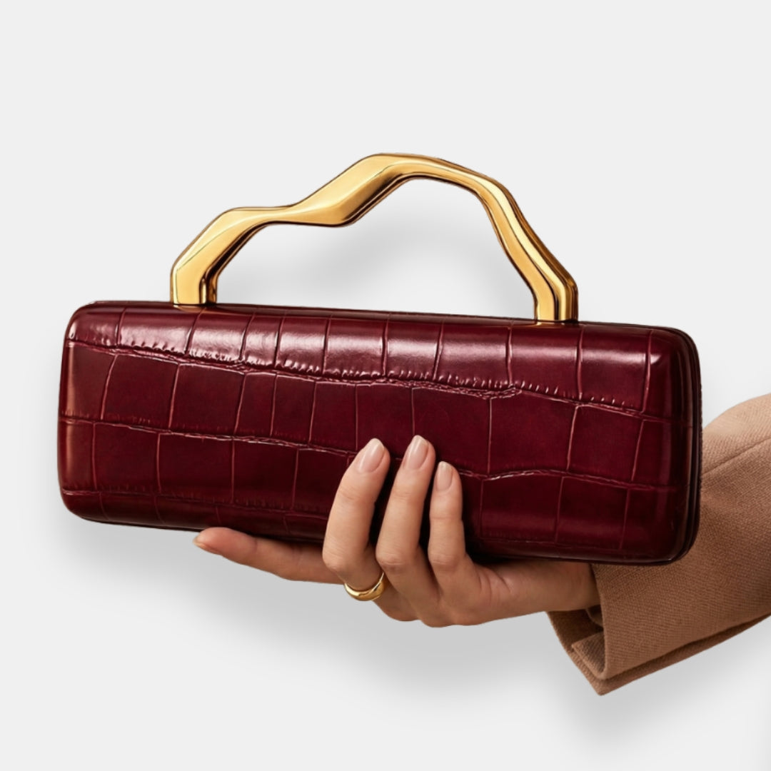Engrâce | Clutch with Sculpted Handle