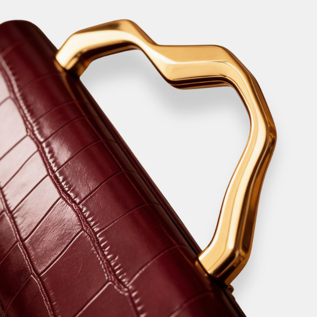 Engrâce | Clutch with Sculpted Handle