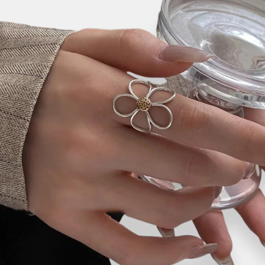 Hildegarde | Two-Tone Flower Ring
