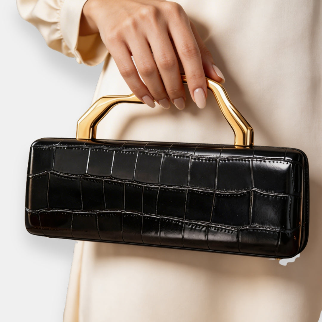 Engrâce | Clutch with Sculpted Handle