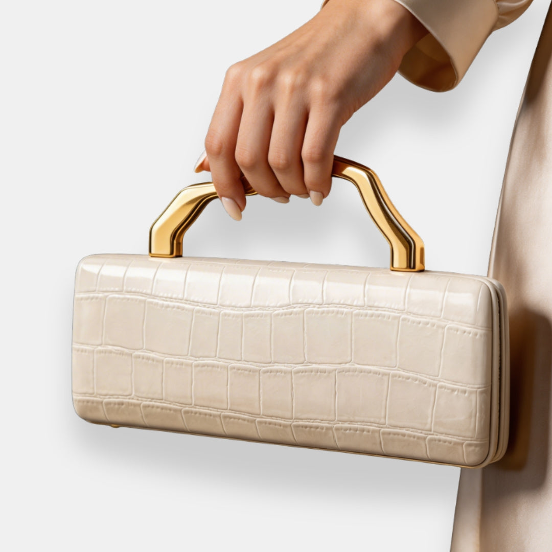 Engrâce | Clutch with Sculpted Handle