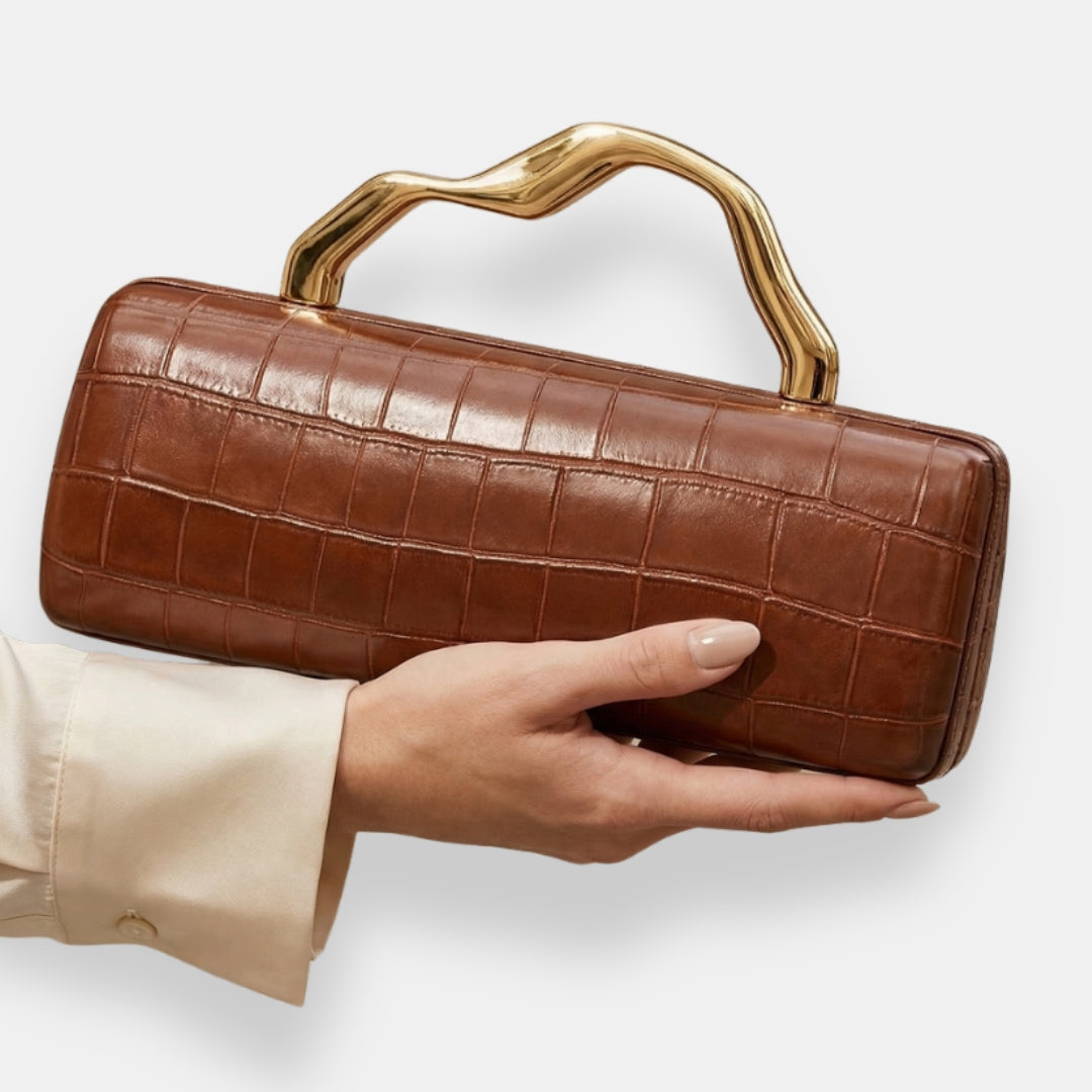Engrâce | Clutch with Sculpted Handle